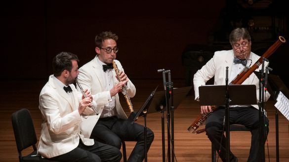 Image of three musicians playing an obo and a flute.